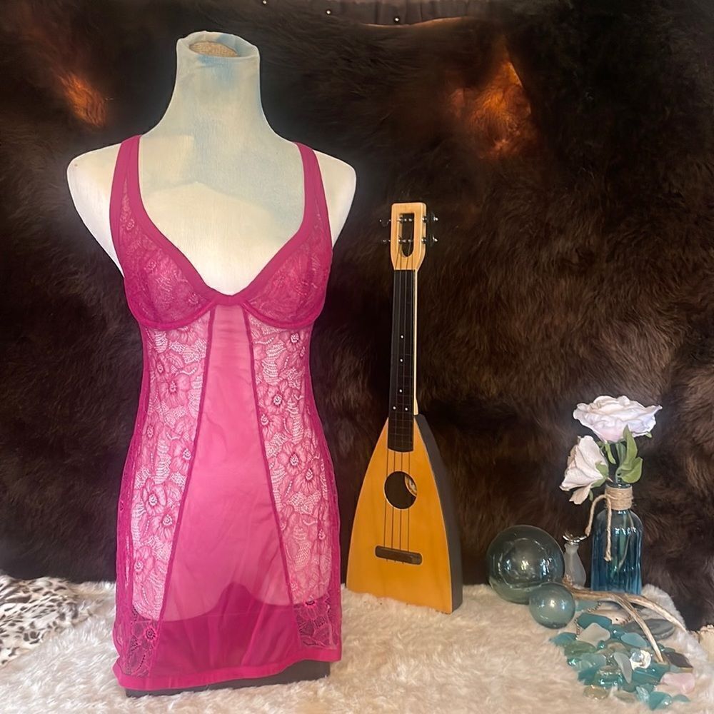 Victoria’s Secret chemise S (1400)